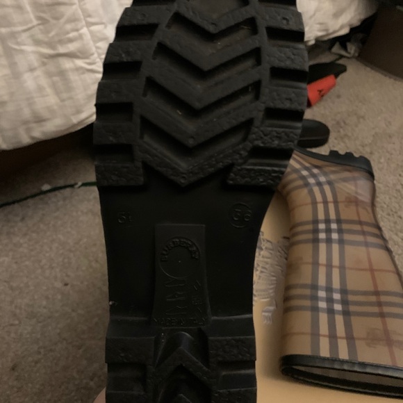 Burberry rain boots - Picture 6 of 10